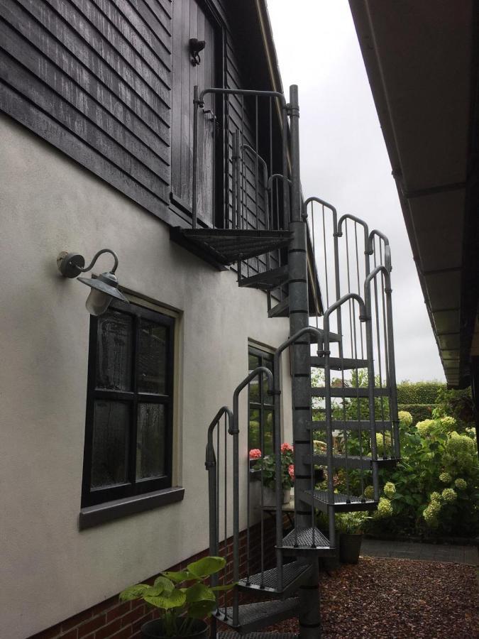 T' Hogeland Ainrom Bed & Breakfast Eenrum Bagian luar foto