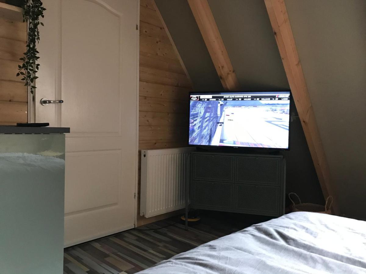 T' Hogeland Ainrom Bed & Breakfast Eenrum Bagian luar foto